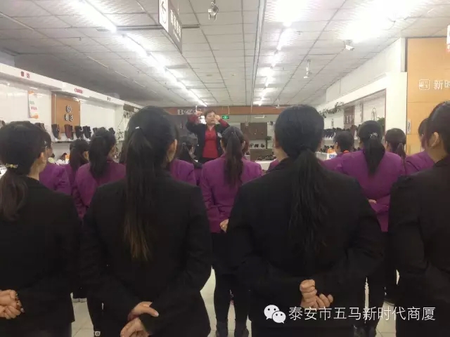 新時(shí)代商廈五馬店利用歡樂周五進(jìn)行士氣展示比賽！