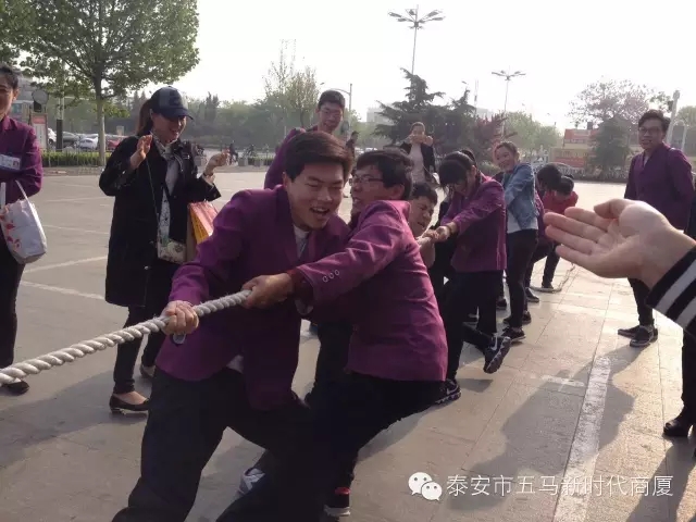 青春不言敗，愛拼才會(huì)贏。五馬店春季拔河比賽實(shí)況記錄！